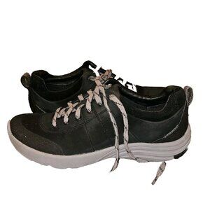 Clarks Woman’s Sz 7 1/2 Wave Walk Waterproof Black